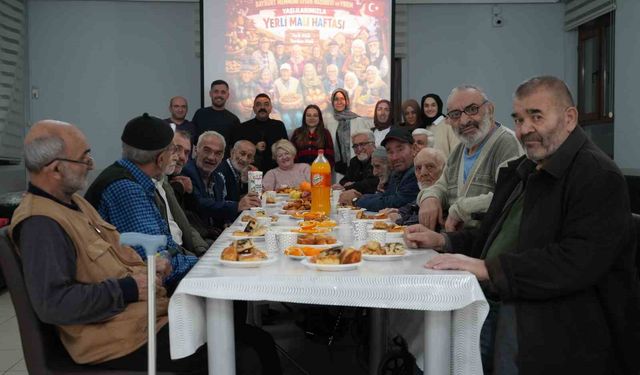 Çocuklar gibi şendiler: Yerli Malı Haftası Bayburt'taki huzurevinde neşeyle kutlandı
