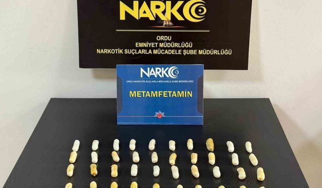 Midesinden 407 gram uyuşturucu çıktı: 2 tutuklama