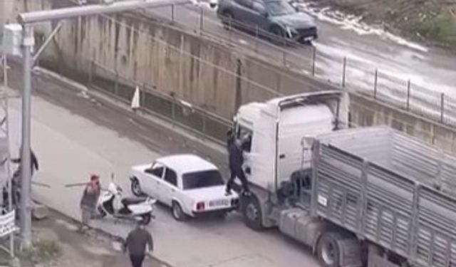 Tır şoförüne sopayla saldırdılar