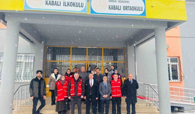 Türk Kızılay Vezirköprü'de 88 öğrenciyi giydirdi