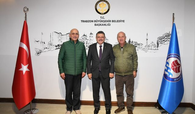 Büyükşehir'de Yoğun Trafik! Başkan Genç Bir Bir Ağırlıyor...