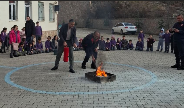 Şehit Murat Yıldız İlkokulu’nda Temel Yangın Eğitimi: Öğrencilere Hayat Kurtaran Bilgiler Verildi