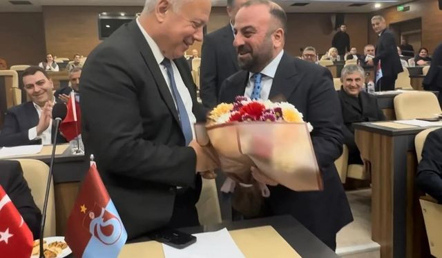 Ortahisar’ın Meclisinde Anlamlı Jest! Başkan Kaya’dan Övgü
