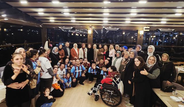 AK Parti Trabzon Kadın Kolları, Engelliler Günü’nde Özel Annelerle Buluştu