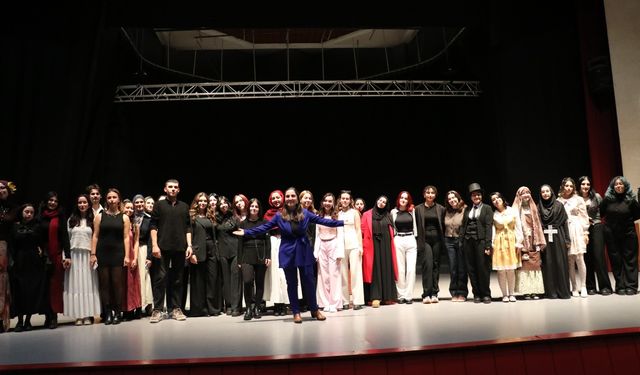 Trabzon'da üniversite öğrencileri şiir okudu