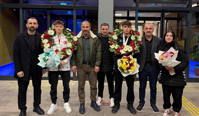 Avrupa’dan Madalyayla Döndüler, Trabzon’da Şampiyon Gibi Karşılandılar