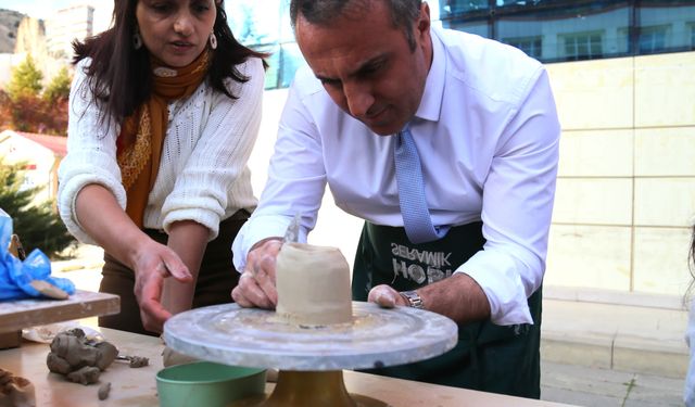 Gümüşhane Üniversitesi’nde Sanatla Buluşma: “Eline Çamur, Ruhuna Huzur”