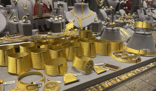 Yatırımcılar Dikkat! Altın Yükselir mi, Düşer mi Uzmanlar Açıkladı!