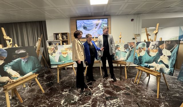 KTÜ Farabi Hastanesinde 'Bir Hayatlık Dokunuş' adlı fotoğraf sergisi açıldı