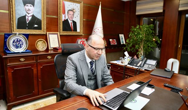 Giresun Valisi Serdengeçti, AA'nın 'Yılın Kareleri' oylamasına katıldı