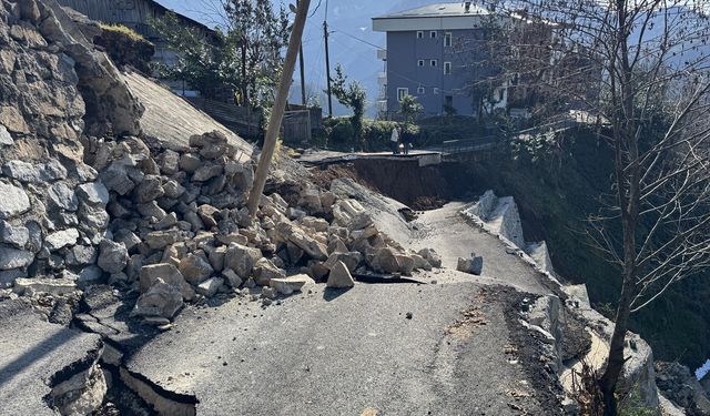 Rize'de istinat duvarının çöktüğü alanda inceleme yapıldı