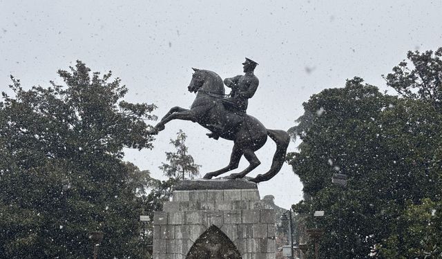 Samsun'da kar yağışı etkisini sürdürüyor