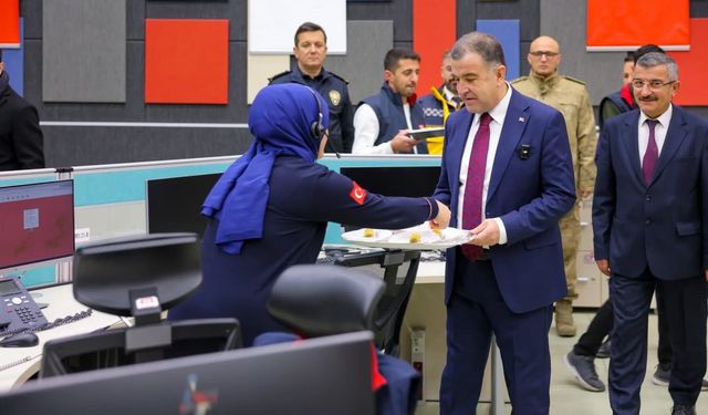 Bayburt'ta 112 Acil Çağrı Merkezi personelinin yeni yılı kutlandı