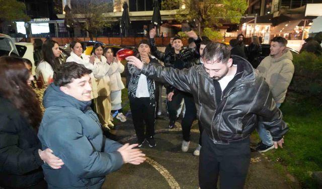 Samsun'da 2026 coşkusu: Yüzlerce kişi yeni yıla dans ve müzikle girdi