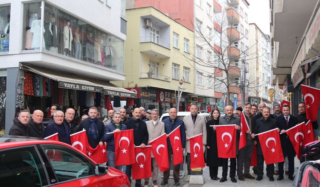 Vakfıkebir’de Birlik Mesajı: İlçe Esnafı Türk Bayraklarıyla Donatıldı
