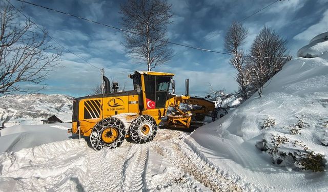 Kadırga ve Kazıkbeli Yaylalarında Kış Masalı! Kar Minarelerle Yarışıyor
