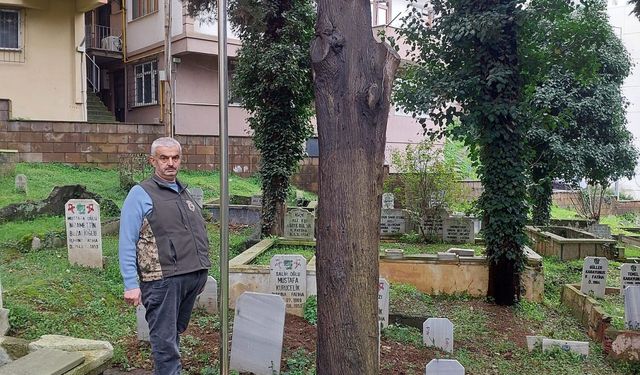 Hüseyin Avni Aker’e Vefa: Kabri Başında Bayrak Dalgalanıyor