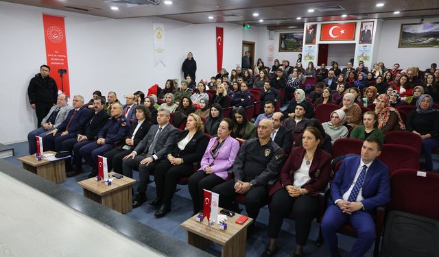 Artvin'de 'Kadına Yönelik Şiddetle Mücadele İl Eylem Planı Çalıştayı' yapıldı