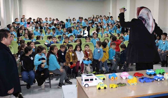 Bayburt'ta öğrencilere yönelik sağlık eğitimi sürüyor