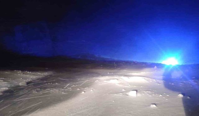 Eğribel Tüneli girişinde çığ düştü: Yol ulaşıma kapandı