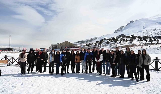 Erzincan polisinden öğrencilere sosyal destek