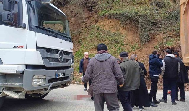 Hafriyat kamyonu cenaze törenine katılan kadına çarptı