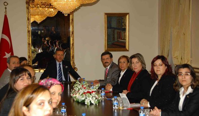 Memurluğu bıraktı, şimdi dünya markalarına gelinlik dikiyor