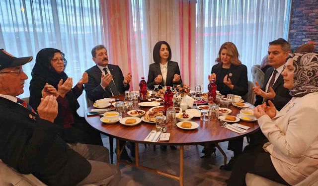 Protokol, Bafra'da şehit yakınları ve gazilerle iftar yaptı
