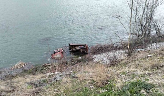 Taktör Kızılırmak Nehri'ne uçtu: 1 ölü, 1 yaralı
