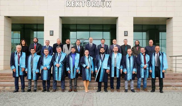 Üniversitede akademik yükselme sevinci