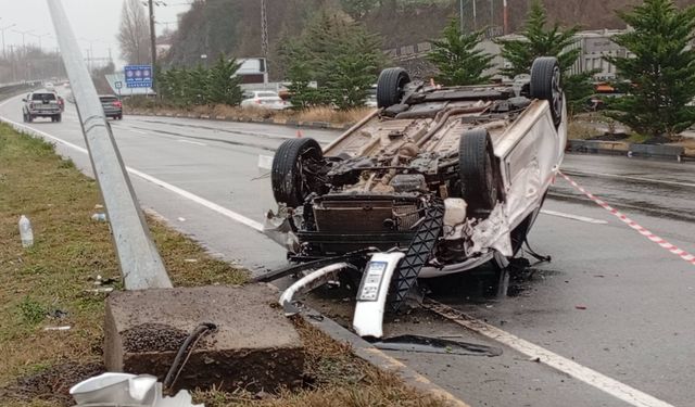 Çarşıbaşı’nda Feci Kaza: İki Araç Çarpıştı, Araçlardan Biri Ters Döndü