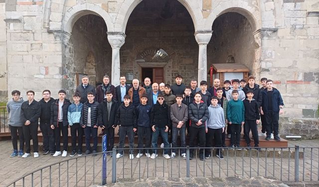 Of İmam Hatipli öğrenciler ramazan öncesi Ayasofya Camiinde sabah namazında buluştu