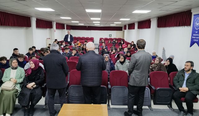 Of’ta İmam Hatip Öğrencilerinden Anlamlı İftar Buluşması