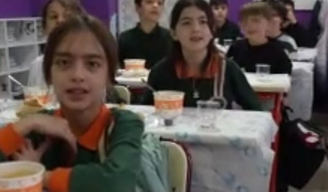 Minik öğrenciler ilk kez 'tekne orucu' tutmanın sevincini yaşadı