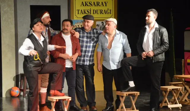 Tiyatro Diagonal’den Trabzon’da Unutulmaz Gece: “Şoför Nebahat” Ayakta Alkışlandı