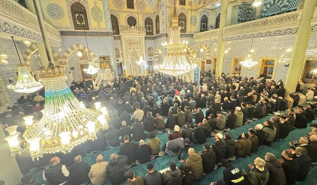 Rize’de Berat Gecesi Manevi Coşkuyla İdrak Edildi