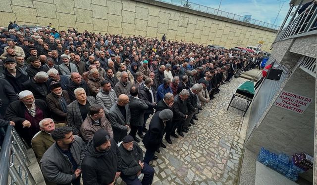 Sürmene genç Selahattin Demir’i gözyaşlarıyla uğurladı