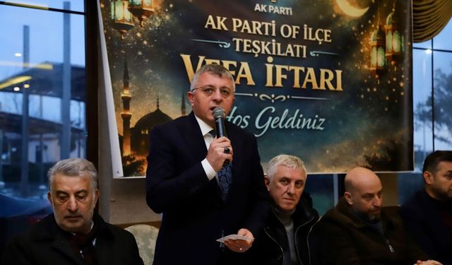 Of’ta Teşkilat İftarı: Başkan Sarıalioğlu ve Baykal Aynı Sofrada