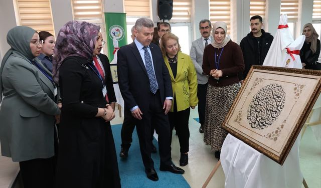 Artvin'de 'Sanatın Diliyle Değerlerimiz' sergisi açıldı