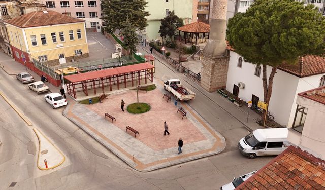 Ayakkabı boyacıları için modern lostra alanı inşa ediliyor