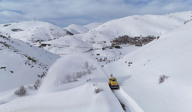 Bayburt'ta 'kar kaplanları' Ramazan Bayramı için mesaisini sürdürüyor