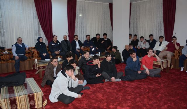 Çaykara Kaymakamı Sapmaz, öğrencilerle iftar yaptı