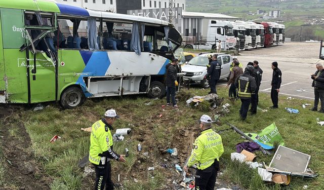 Öğrencilerin bulunduğu midibüsün devrilmesi sonucu 11 kişi yaralandı
