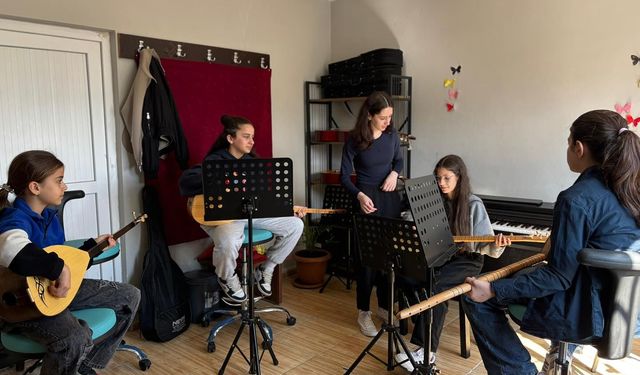 Salıpazarı Gençlik Merkezinde gençler müzikle buluşturuluyor