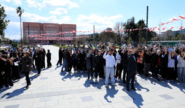 Samsun'da 'İyileştiren kütüphaneler' temasıyla açık alanda okuma etkinliği yapıldı