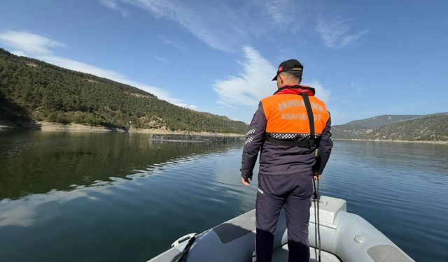 Vezirköprü'de jandarma baraj göllerinde denetim yaptı