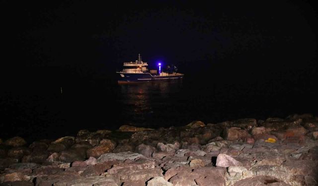 Balıkçı Motoru Karaya Oturdu! Sahil Güvenlik Devrede