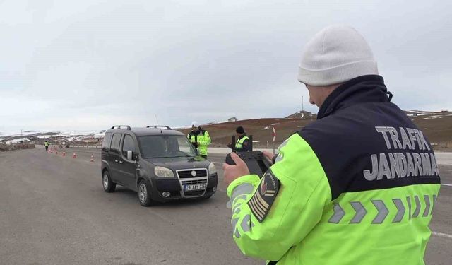Bayburt'ta bayram trafiği mercek altında: Karadan ve havadan sıkı denetim
