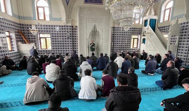 Bayburt'ta cami cemaati bağımlılıkla mücadele konusunda bilgilendirildi