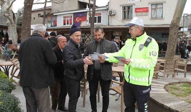 Dolandırıcılara Karşı Samsun Emniyeti Harekete Geçti! Cuma Namazı Sonrası Broşür Dağıtımı